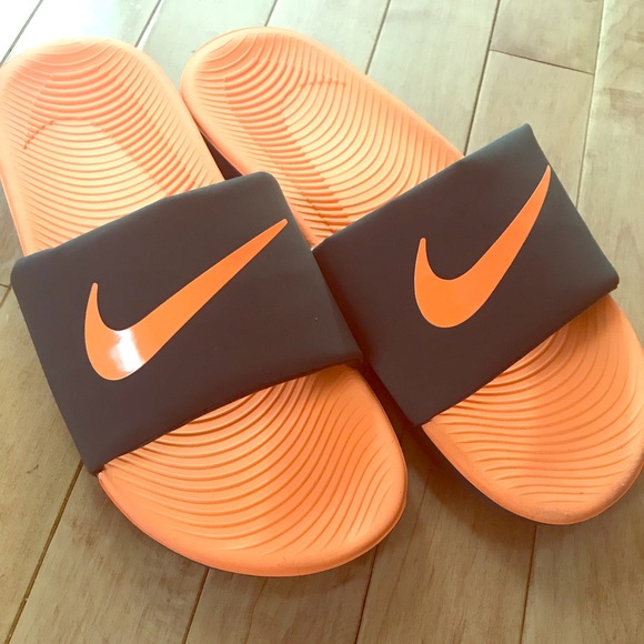 black and orange nike flip flops